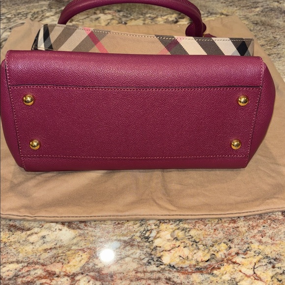 Burberry Soft Grain Medium Buckle Tote-Excellent! 👛 - Picture 13 of 15